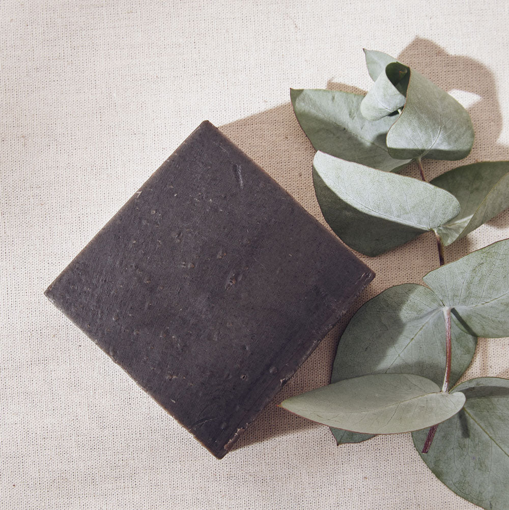 Sabonete Natural em Barra | Banho de Ervas | Melaleuca e Argila Preta | 95g | Compre 2 Leve 3 - Aqui na Jaci Natural - Por R$56! Compre agora na Jaci Natural